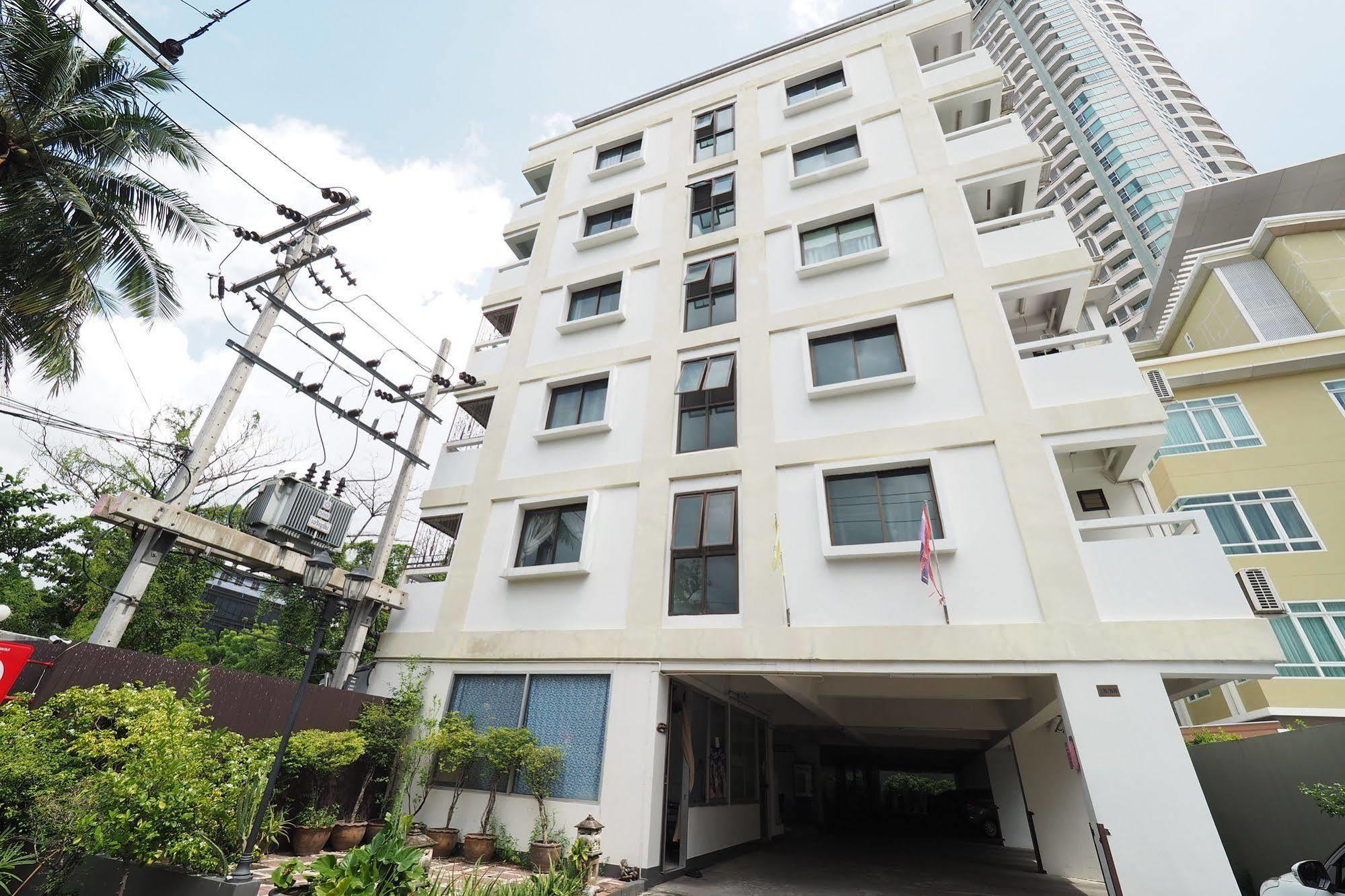 Living Naraa Place Bangkok Extérieur photo