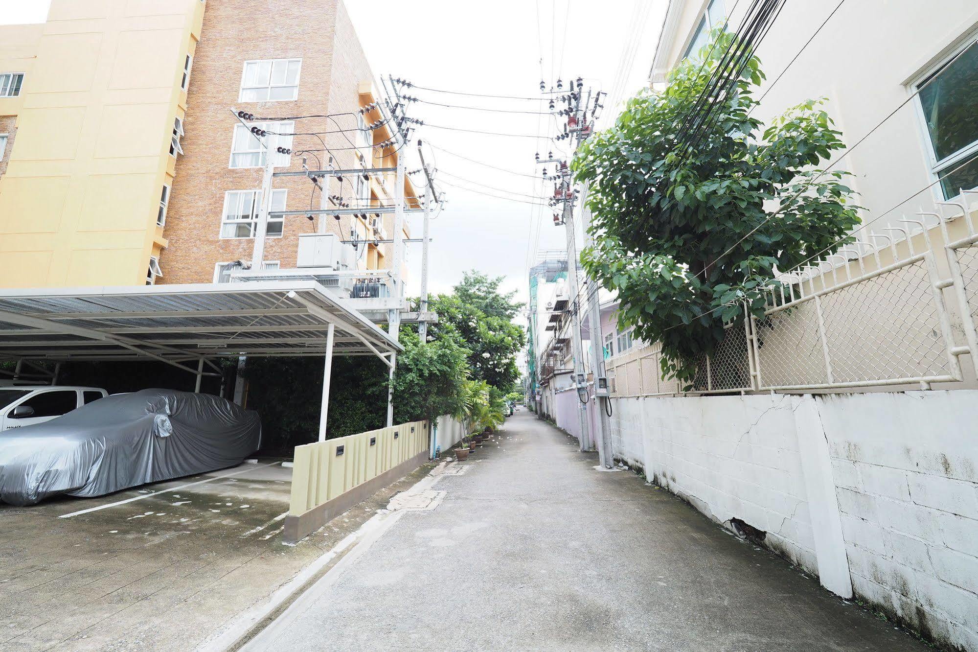 Living Naraa Place Bangkok Extérieur photo